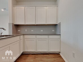 7125 Spotted Leaf Wy in Austin, TX - Foto de edificio - Building Photo