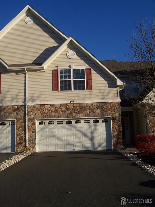 157 Valmore Ct in Pennington, NJ - Building Photo