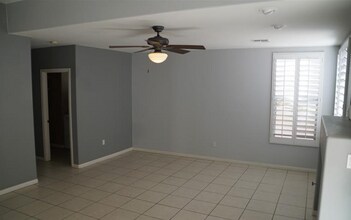 263 Sea Rim Ave in Las Vegas, NV - Building Photo - Building Photo