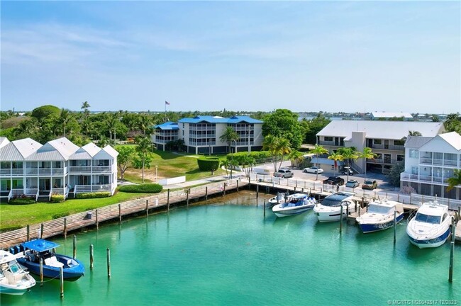 8302 Marina Villa Dr in Marathon, FL - Foto de edificio - Building Photo