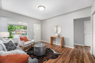 7145 W 16th Pl in Lakewood, CO - Foto de edificio - Building Photo