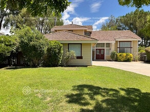 31467 Corte Madera in Temecula, CA - Foto de edificio - Building Photo