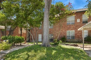 8601 Park Ln in Dallas, TX - Building Photo