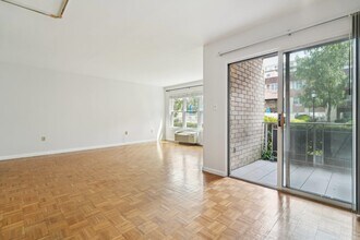 1111 River Rd in Edgewater, NJ - Building Photo - Building Photo