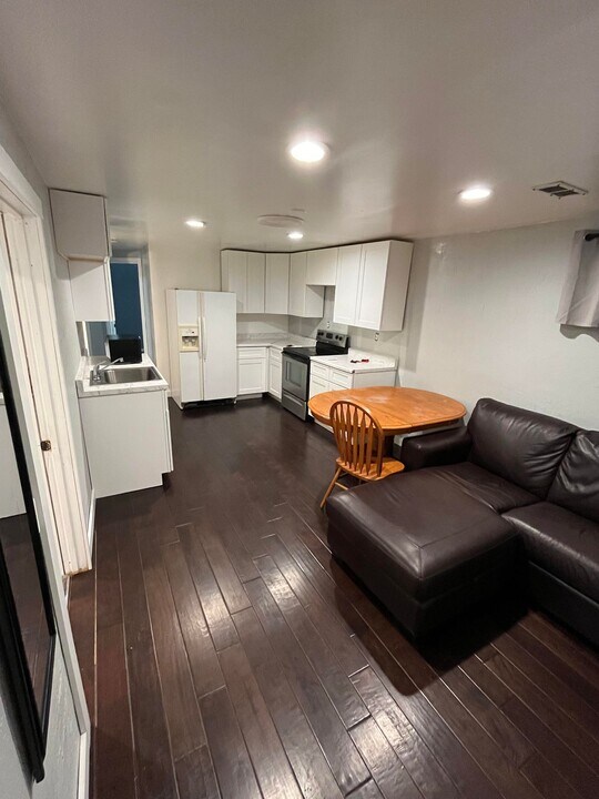 280 N Silver Star Dr in Salt Lake City, UT - Building Photo