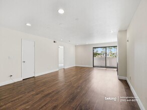 1940 Highland Ave in Los Angeles, CA - Building Photo - Building Photo