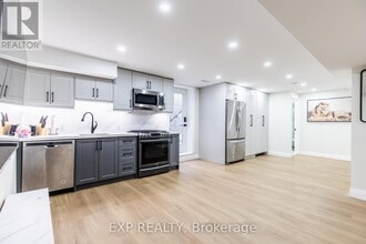 6544 Sam Iorfida Dr in Niagara Falls, ON - Building Photo - Building Photo