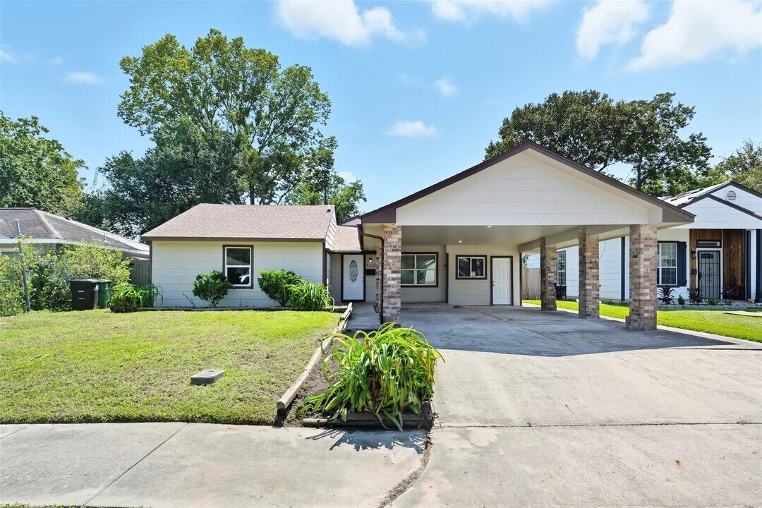 5022 Balkin St in Houston, TX - Building Photo