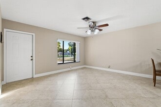 2545 Conroy Dr in West Palm Beach, FL - Foto de edificio - Building Photo
