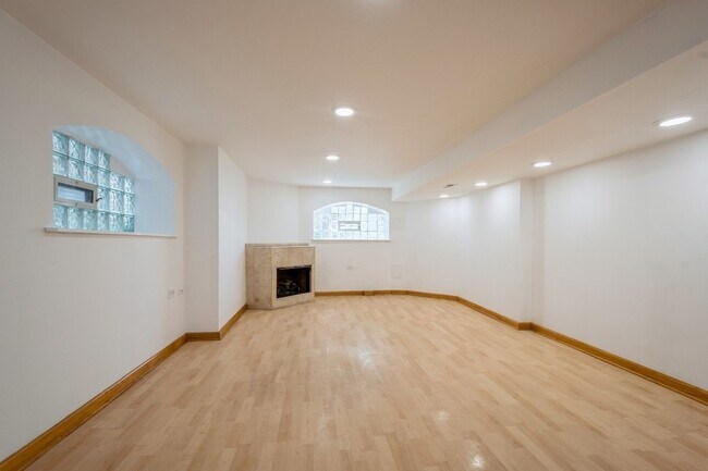 5618 N Artesian Ave-Unit -G in Chicago, IL - Building Photo - Building Photo