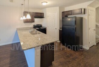 8401 McGirts Village Ln in Jacksonville, FL - Building Photo - Building Photo