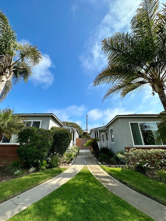 1406 18th St, Unit 1406 18th St in Manhattan Beach, CA - Building Photo