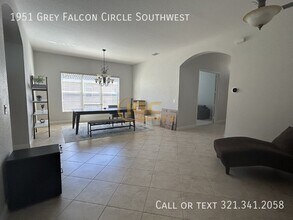 1951 Grey Falcon Cir SW in Vero Beach, FL - Building Photo - Building Photo