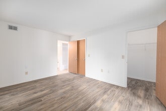 Fairway Villas in Lakewood, NJ - Building Photo - Interior Photo