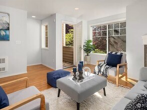 8508 Nesbit Ave N in Seattle, WA - Building Photo - Building Photo