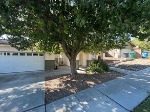 1217 Echo Ct in Paso Robles, CA - Foto de edificio - Building Photo