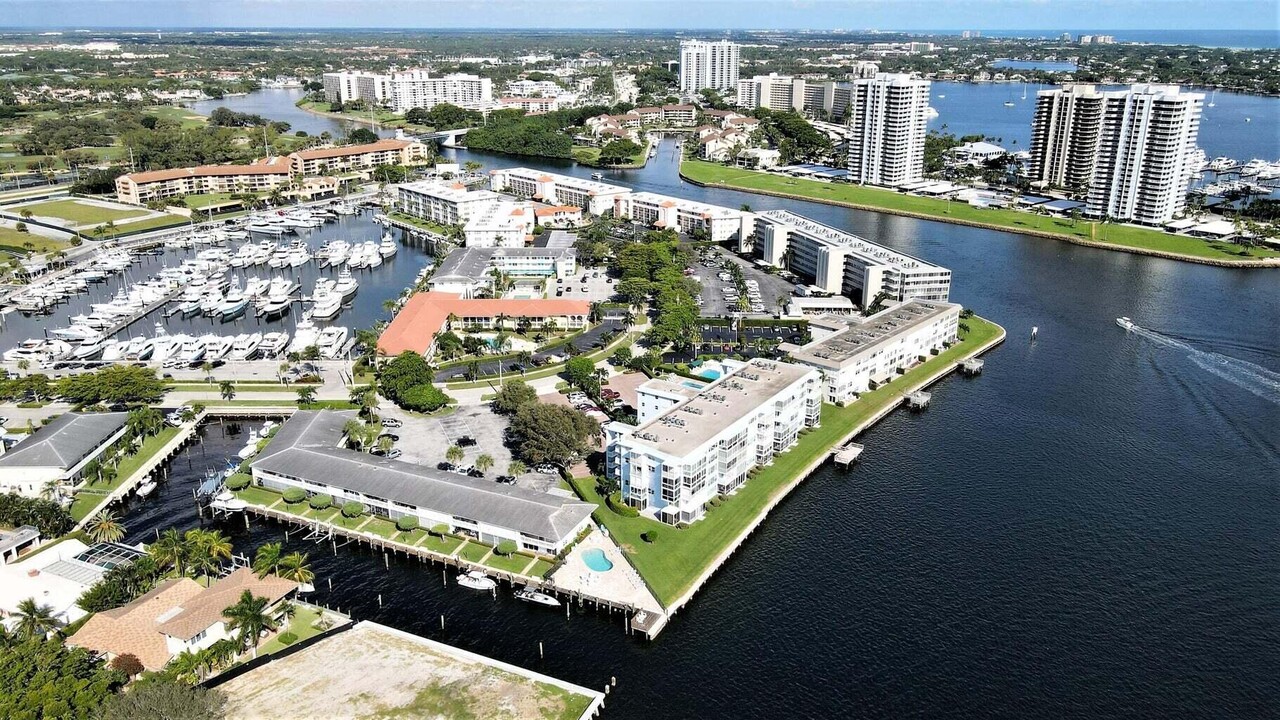 60 Yacht Club 304 Dr in West Palm Beach, FL - Foto de edificio