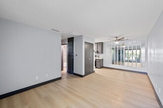 2822 N Auburn Ct in Palm Springs, CA - Building Photo - Building Photo