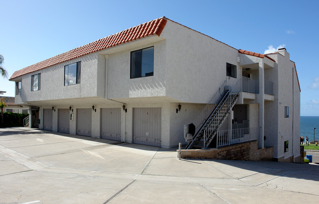 250 Avenida Lobeiro in San Clemente, CA - Building Photo - Building Photo