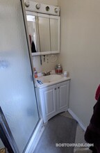 38 Hemenway St, Unit 35 in Boston, MA - Building Photo - Building Photo