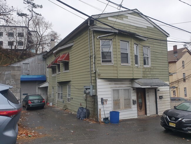 19-21 White St in Paterson, NJ - Building Photo - Building Photo