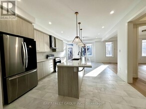 8 Sweet Pear St in Markham, ON - Building Photo - Building Photo