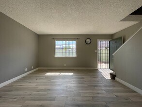 7086 Burcot Ave in Las Vegas, NV - Building Photo - Building Photo