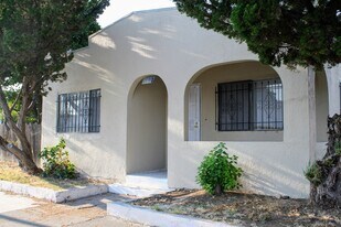 1002 W 4th St in Antioch, CA - Building Photo