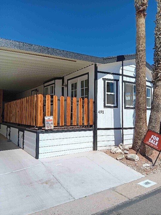 702 S Meridian Rd in Apache Junction, AZ - Building Photo