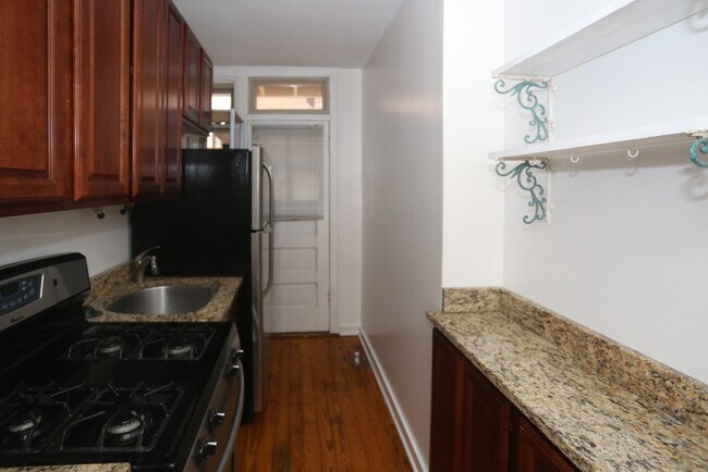 543 W Surf St in Chicago, IL - Building Photo - Building Photo