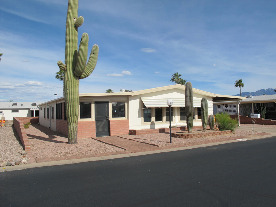 1800 N Vía Frondosa in Green Valley, AZ - Building Photo