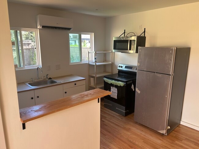 7722 Wish Ave in Van Nuys, CA - Building Photo - Building Photo