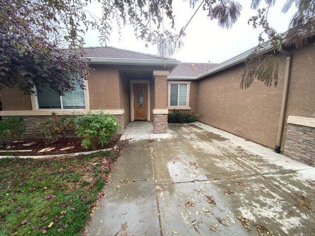 property at 2223 N Riesling Ave