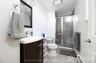 399 Washington St, Unit 2 in Somerville, MA - Foto de edificio - Building Photo