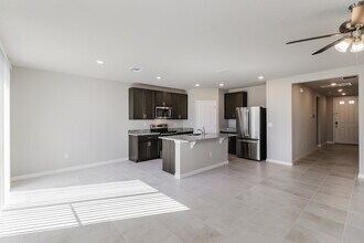 39049 Harlow Rose Dr in Zephyrhills, FL - Building Photo - Building Photo