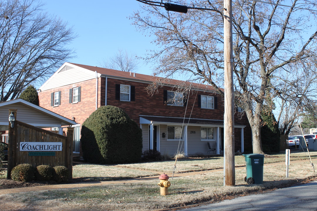 Coachlight in St. Louis, MO - Foto de edificio