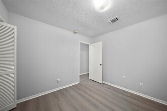 13703 Piping Rock Ln in Houston, TX - Building Photo - Building Photo