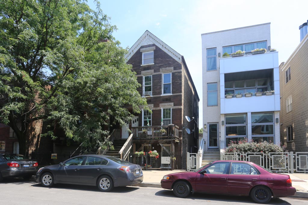 2341 N Leavitt St in Chicago, IL - Building Photo