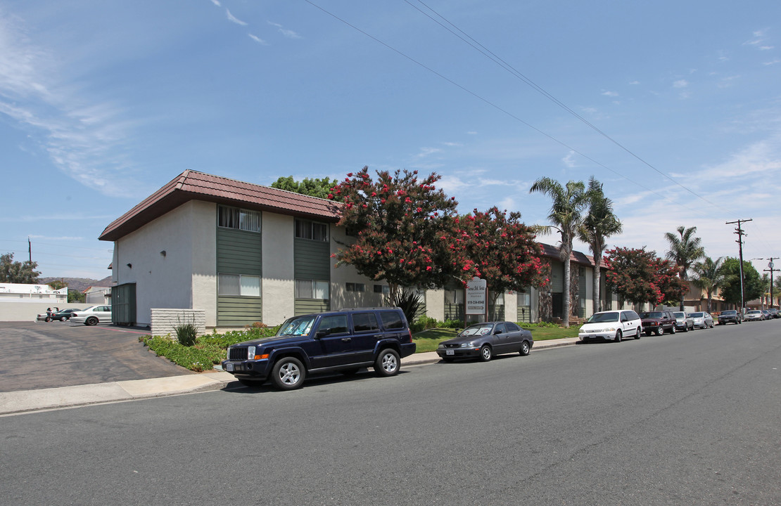 Tierra Del Norte in El Cajon, CA - Foto de edificio