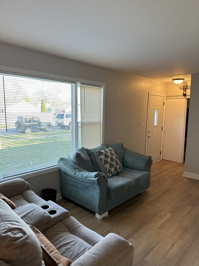 700 Cumberland St in Hoffman Estates, IL - Building Photo - Building Photo