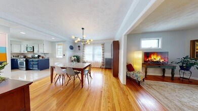 54 Sheridan Ave, Unit 2R in Medford, MA - Foto de edificio - Building Photo
