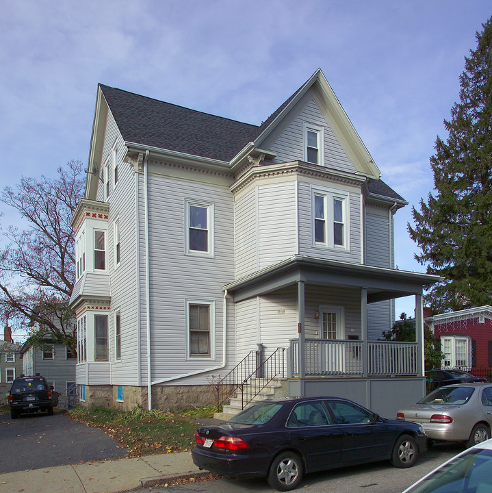 232 High St in Fall River, MA - Foto de edificio