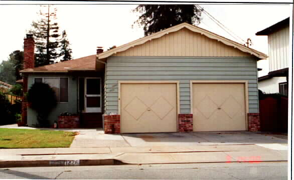 1228 Maple St in San Mateo, CA - Building Photo