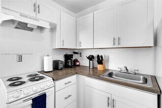 925 SW 15th Ave in Miami, FL - Building Photo - Building Photo