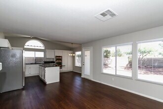 9128 Dove River Rd in Las Vegas, NV - Building Photo - Building Photo