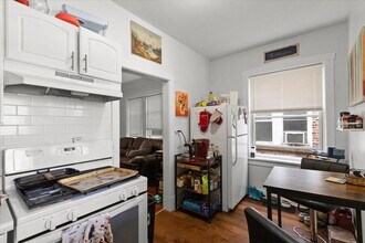 444 W Arlington Pl, Unit 2 in Chicago, IL - Foto de edificio - Building Photo