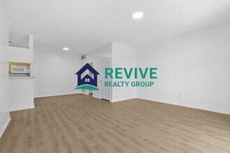 15715 Parkway Ln in Southgate, MI - Building Photo - Building Photo