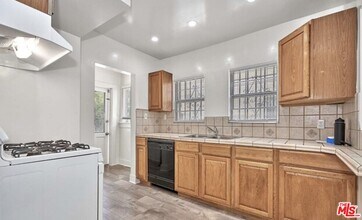 734 S Gramercy Pl in Los Angeles, CA - Building Photo - Building Photo