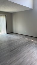 805 Kerns Dr NE, Unit Apt C in Bolivar, OH - Building Photo - Building Photo