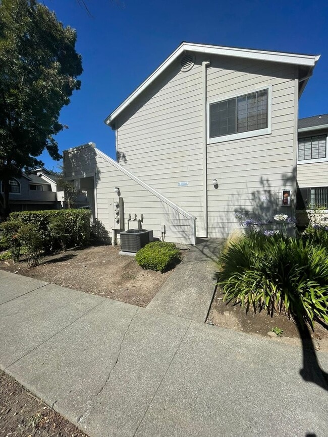 property at 118 Golden Gate Cir